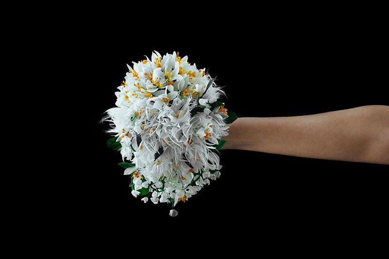 Bouquet alternativo con fiori d'arancio artigianali per matrimonio