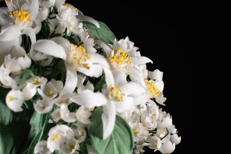 Bouquet da sposa con fiori d'arancio e mughetto in seta fatti a mano