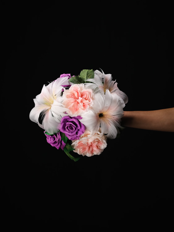 Bouquet di rose e piume-4