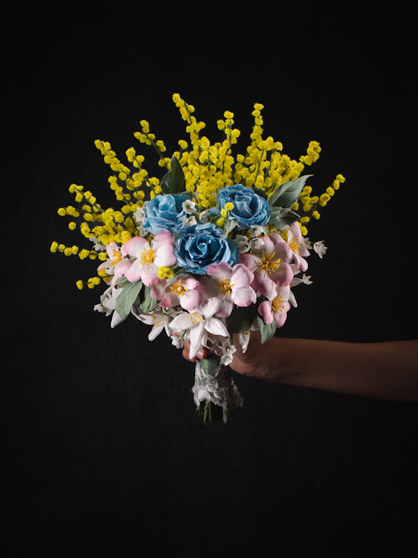 Bouquet di mimose e rose blu-14