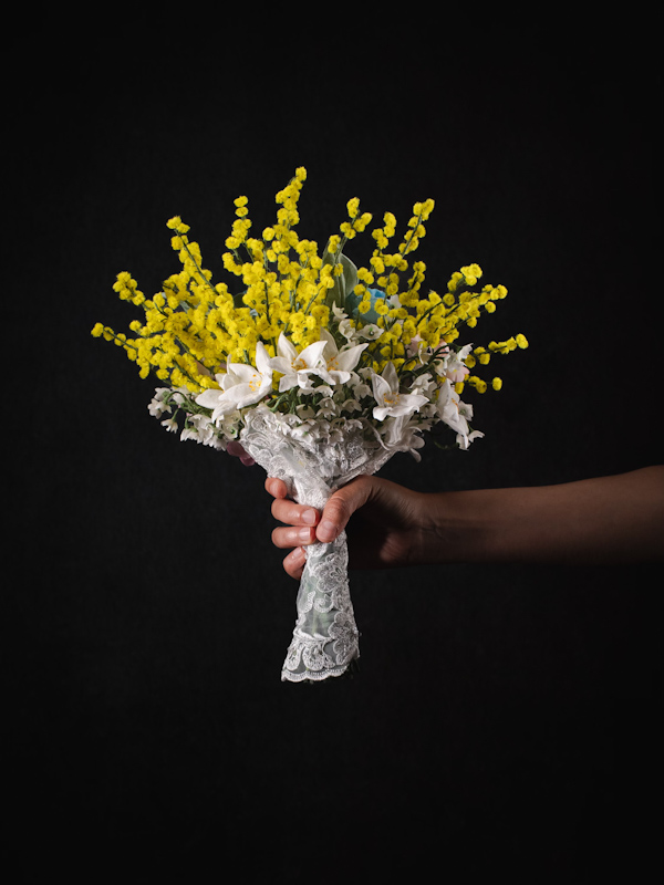 Bouquet di mimose e rose blu-16