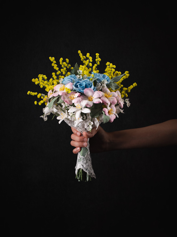 Bouquet di mimose e rose blu-17