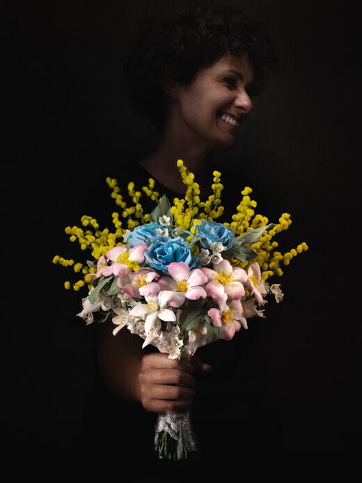 Bouquet di mimose e rose blu-18