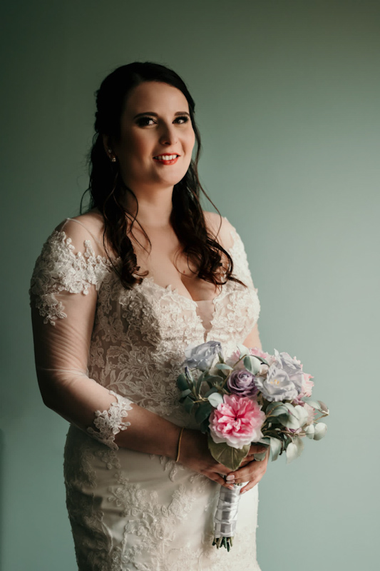 Giulia con il suo bouquet fiori di seta-0