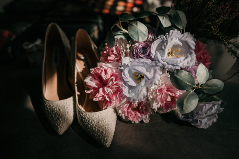 Giulia con il suo bouquet fiori di seta-1