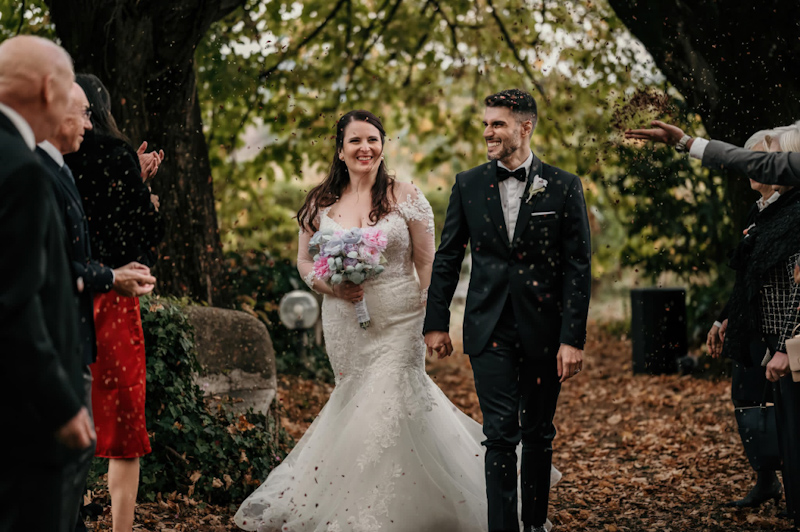 Giulia con il suo bouquet fiori di seta-4