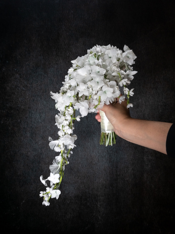 Bouquet di mughetto, gelsomino e fiori in piuma-3
