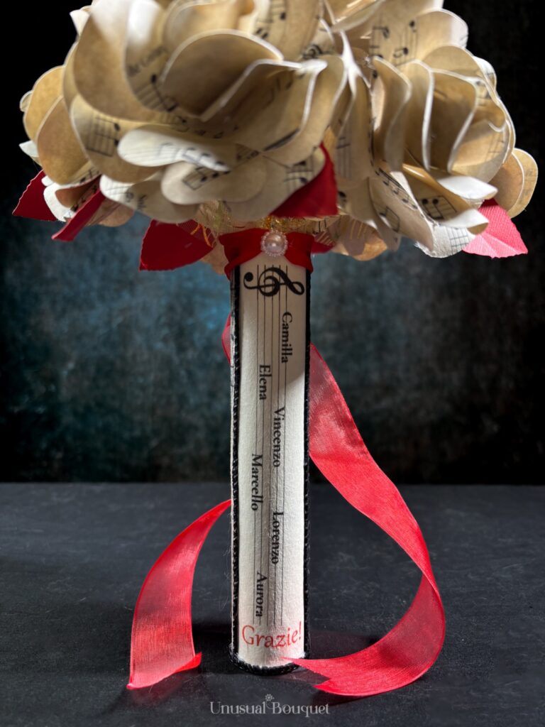 bouquet fiori di carta musica