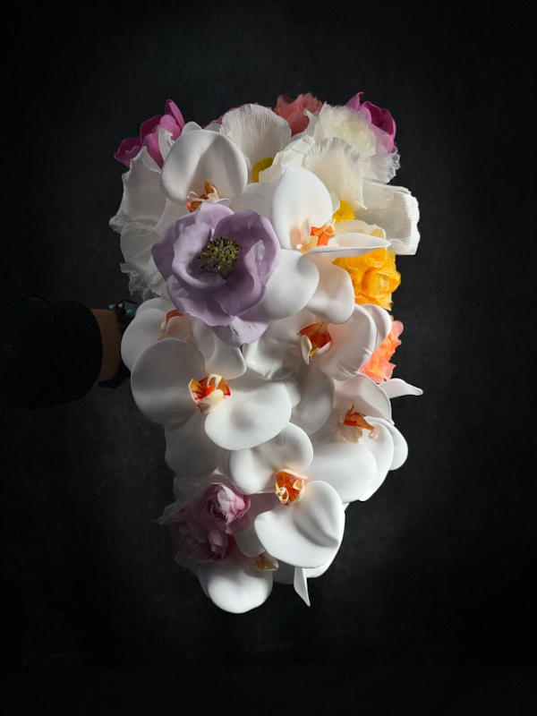 Bouquet a cascata orchidee, fiori di seta e fiori di carta-11