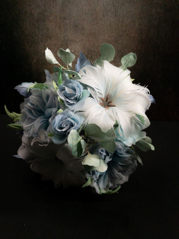 Bouquet sposa alternativo 2026 colori Peach Fuzz e Verde Salvia